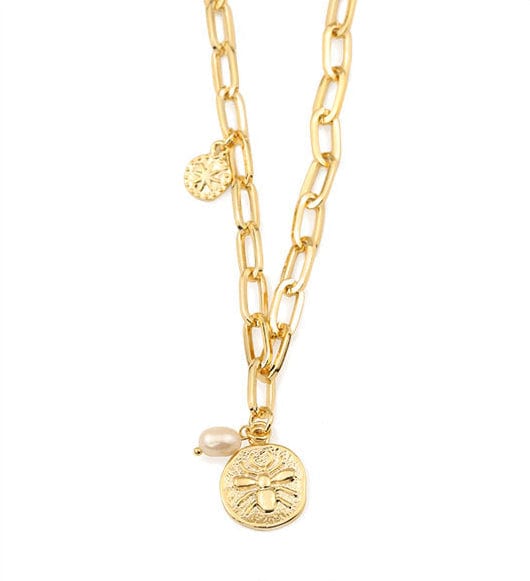 Collar Dorado con Moneda en Relieve y Perla