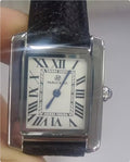 Reloj de cuarzo con correa, esfera rectangular y escala romana