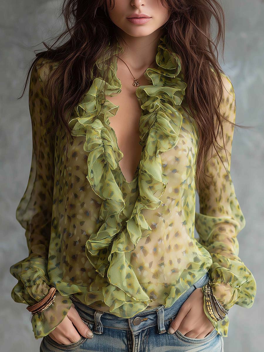 Blusa transparente verde lima con volantes y escote pronunciado