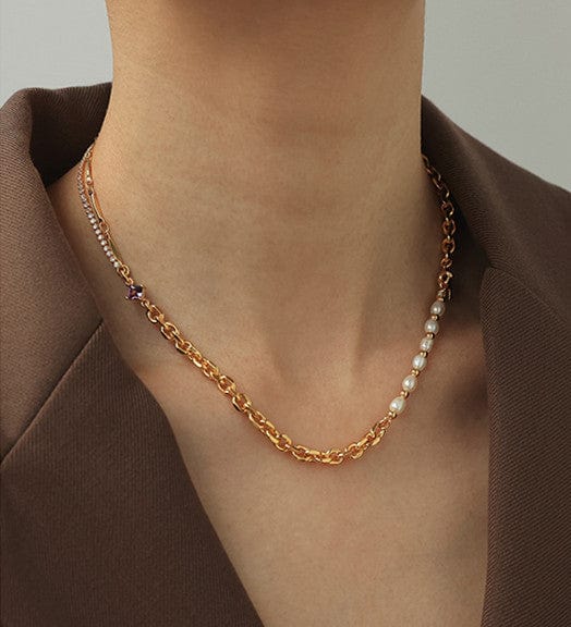Collar Dorado con Cristales, Cadenas y Perlas