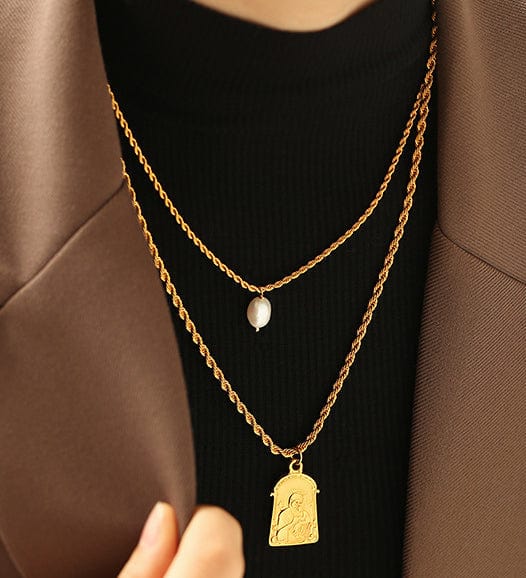 Collar Dorado con Perla o Colgante Repujado